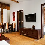 Apart-hotel For Main Square Cracóvia